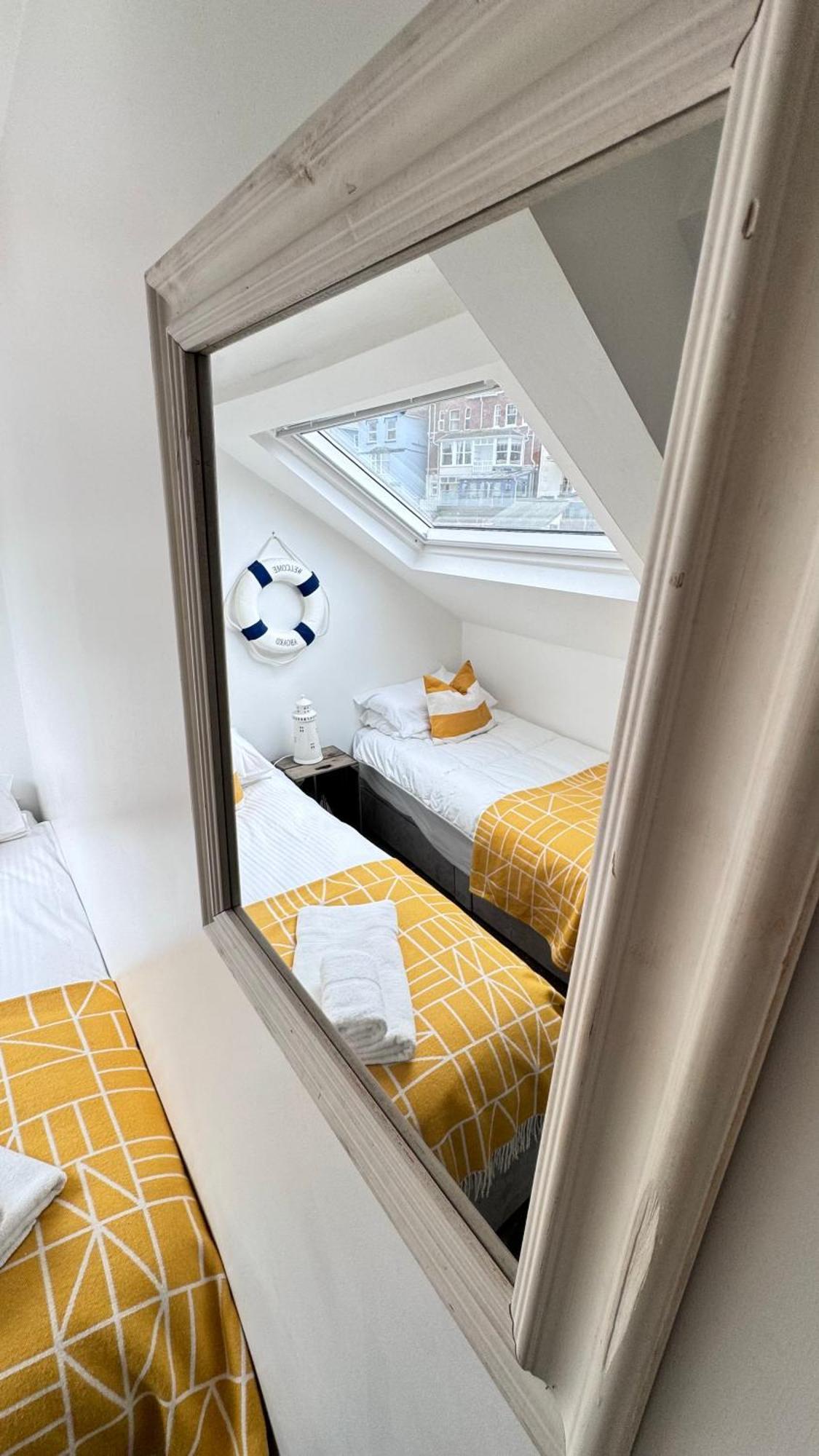 Nancie'S Place - Dartmouth Town Center With Private Parking - A Traditional Georgian Private Duplex Apartment - Beautifully Refurbished - Two Bedrooms, Bathroom, Kitchen And Lounge Diner Εξωτερικό φωτογραφία