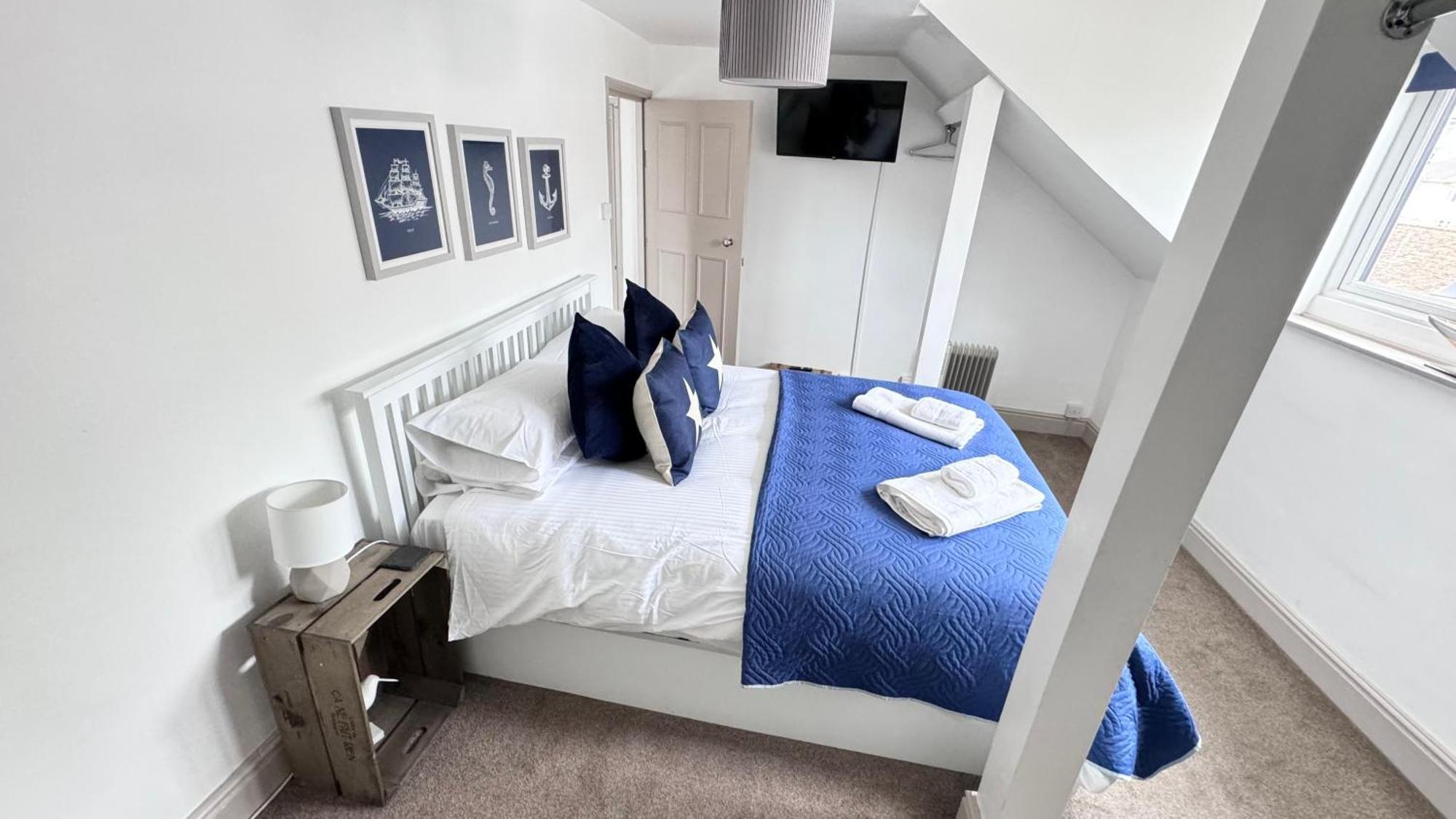Nancie'S Place - Dartmouth Town Center With Private Parking - A Traditional Georgian Private Duplex Apartment - Beautifully Refurbished - Two Bedrooms, Bathroom, Kitchen And Lounge Diner Εξωτερικό φωτογραφία