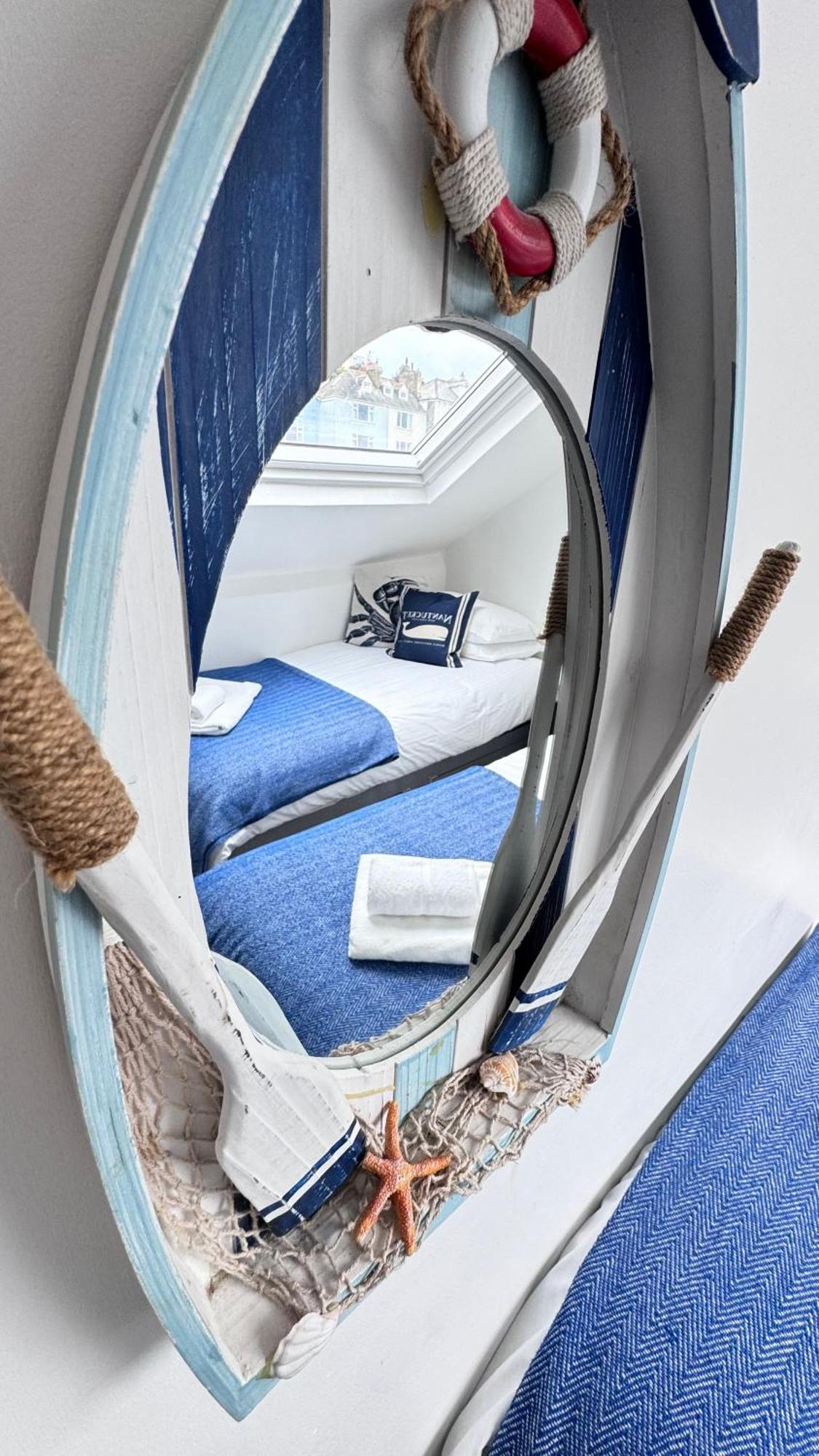 Nancie'S Place - Dartmouth Town Center With Private Parking - A Traditional Georgian Private Duplex Apartment - Beautifully Refurbished - Two Bedrooms, Bathroom, Kitchen And Lounge Diner Εξωτερικό φωτογραφία