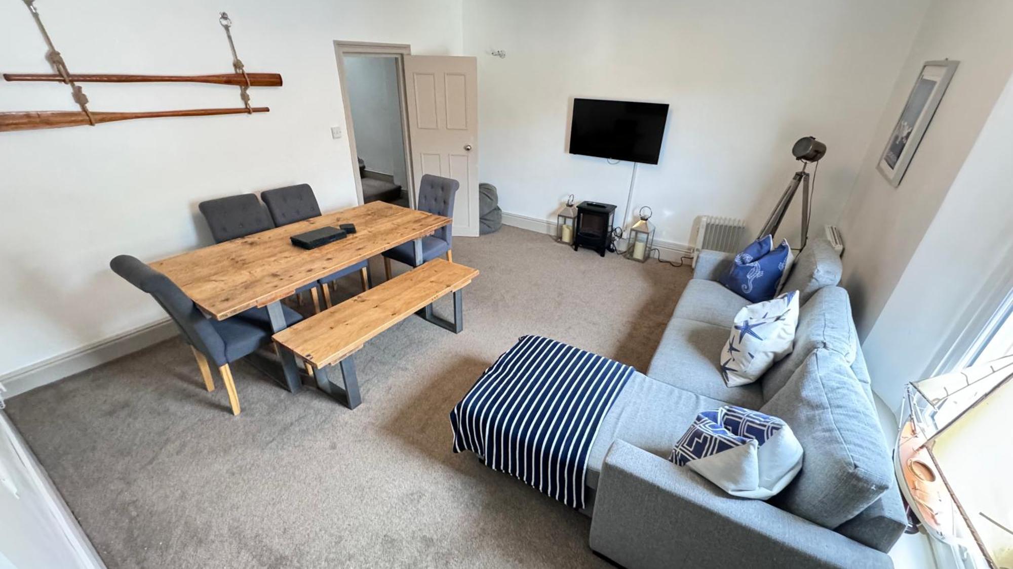 Nancie'S Place - Dartmouth Town Center With Private Parking - A Traditional Georgian Private Duplex Apartment - Beautifully Refurbished - Two Bedrooms, Bathroom, Kitchen And Lounge Diner Εξωτερικό φωτογραφία