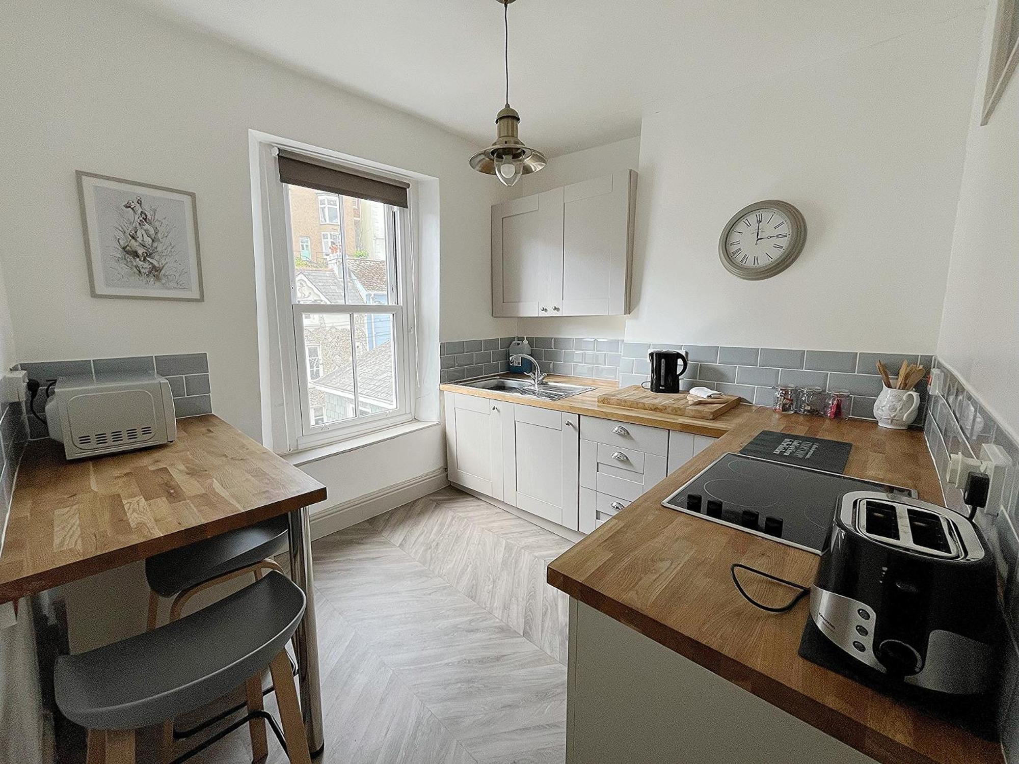 Nancie'S Place - Dartmouth Town Center With Private Parking - A Traditional Georgian Private Duplex Apartment - Beautifully Refurbished - Two Bedrooms, Bathroom, Kitchen And Lounge Diner Εξωτερικό φωτογραφία