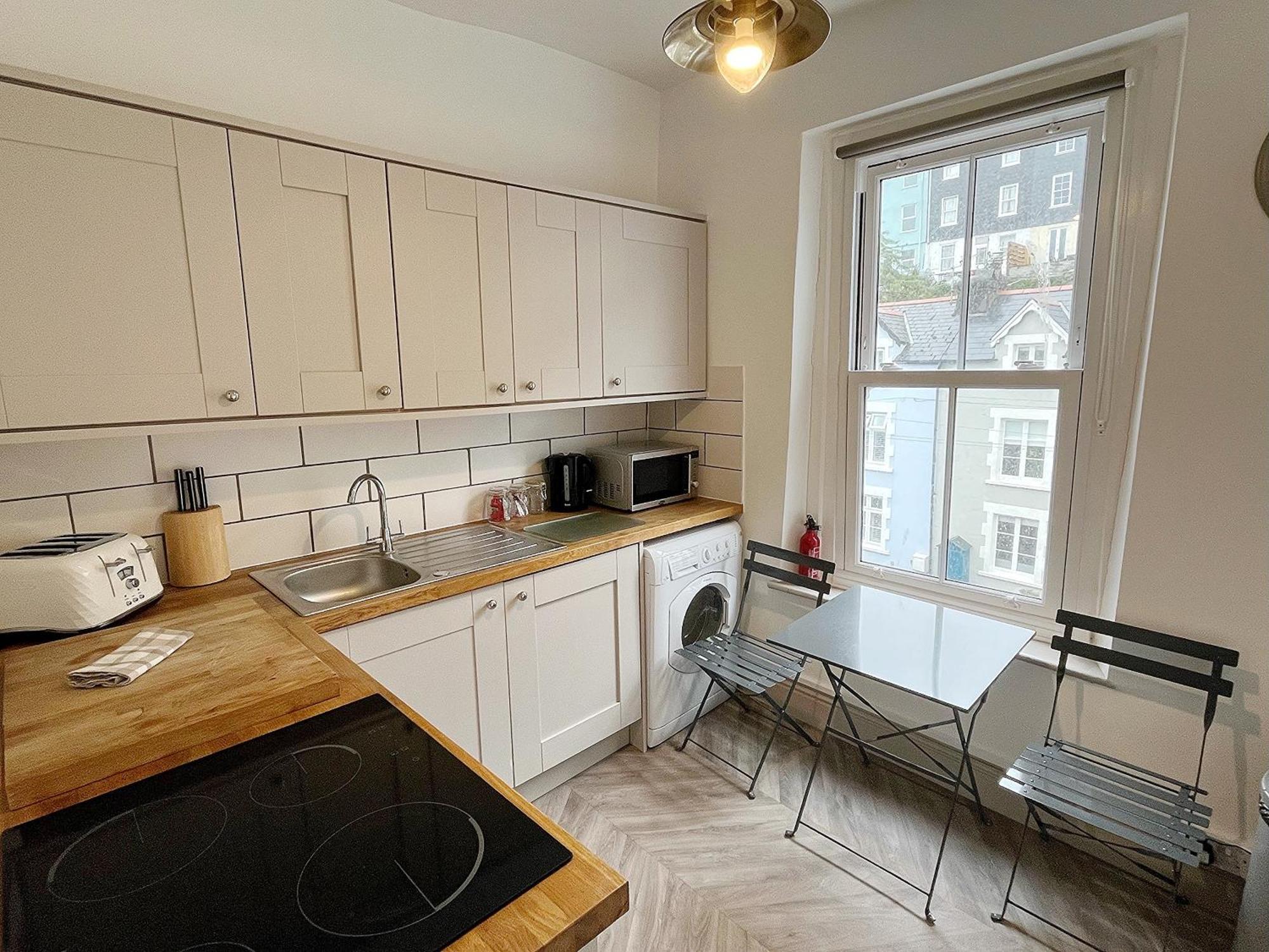 Nancie'S Place - Dartmouth Town Center With Private Parking - A Traditional Georgian Private Duplex Apartment - Beautifully Refurbished - Two Bedrooms, Bathroom, Kitchen And Lounge Diner Εξωτερικό φωτογραφία