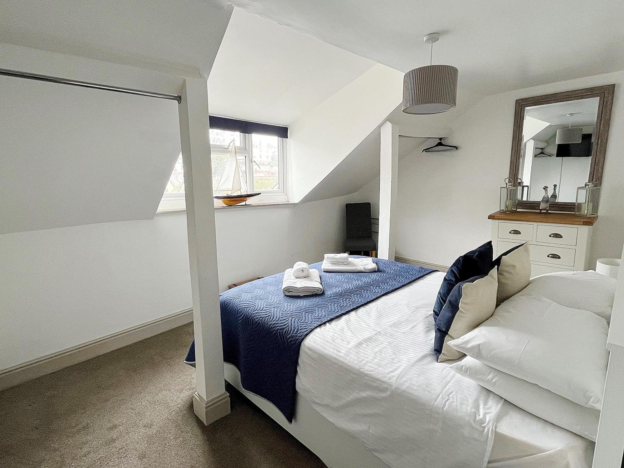 Nancie'S Place - Dartmouth Town Center With Private Parking - A Traditional Georgian Private Duplex Apartment - Beautifully Refurbished - Two Bedrooms, Bathroom, Kitchen And Lounge Diner Εξωτερικό φωτογραφία