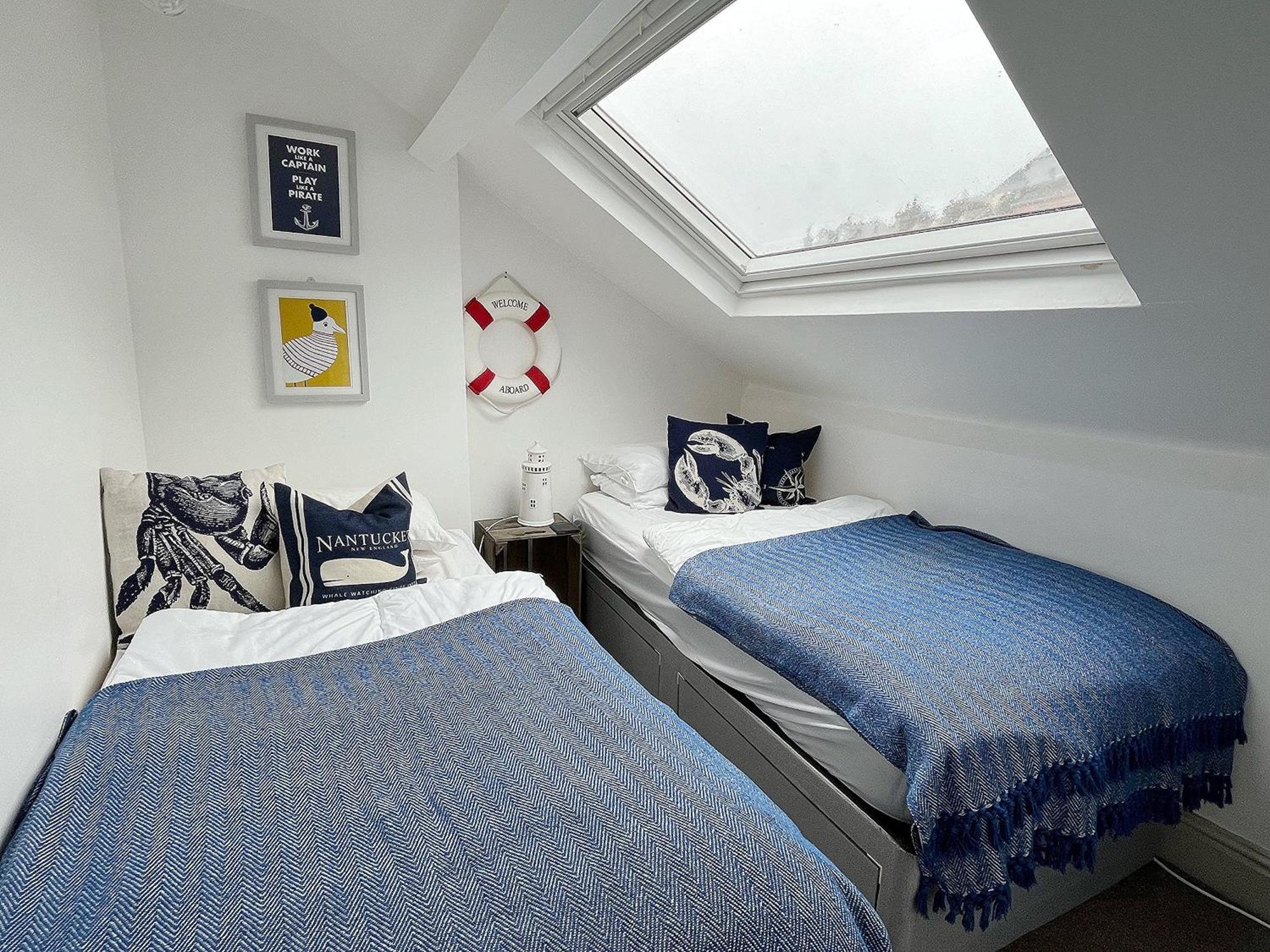 Nancie'S Place - Dartmouth Town Center With Private Parking - A Traditional Georgian Private Duplex Apartment - Beautifully Refurbished - Two Bedrooms, Bathroom, Kitchen And Lounge Diner Εξωτερικό φωτογραφία