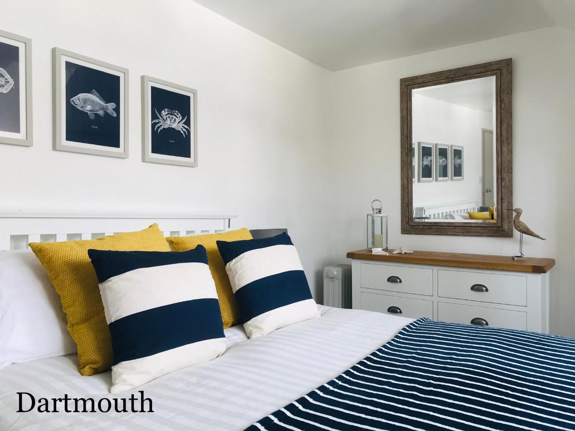 Nancie'S Place - Dartmouth Town Center With Private Parking - A Traditional Georgian Private Duplex Apartment - Beautifully Refurbished - Two Bedrooms, Bathroom, Kitchen And Lounge Diner Εξωτερικό φωτογραφία